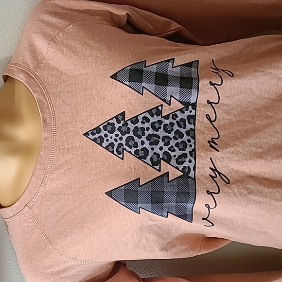 "Very Merry" pajama top size medium - Picture 4 of 10